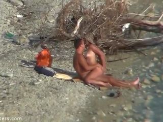 Preciosa dúo disfruta bueno x calificación película tiempo en nudista playa camara espia