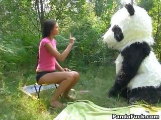 Секс відео в в woods з a величезний іграшка panda